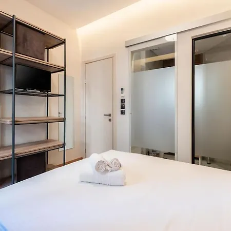 Bauhaus Luxury Suites 201 8' To Panepistimio Metro Apartment